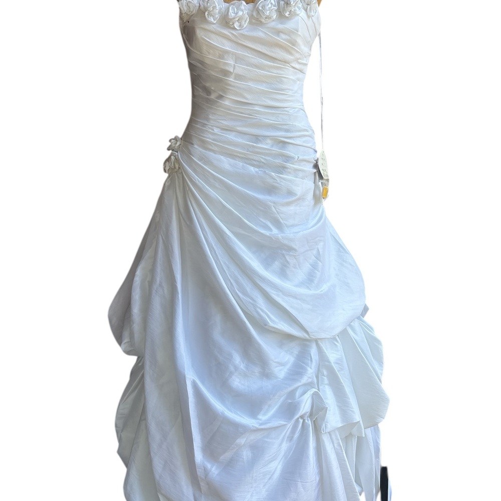 White Wedding Dress with Elegant Design
